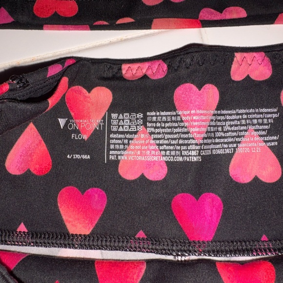 VS On Point Flow Heart Print Athletic Set - Picture 6 of 6